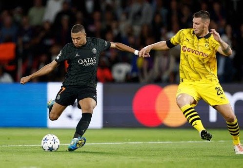 Paris Saint German and Borussa Dortmund during a game